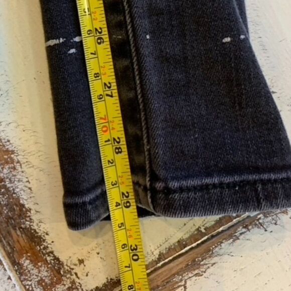 Levi's Skinny Faded Black Painted Jean - Picture 5 of 6